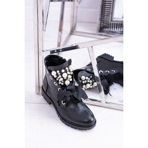 Trendy čierne kotníkové dámske topánky na zimu s ozdobnými perličkami