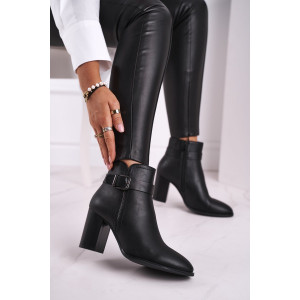 Elegantné dámske čierne kotníkové topánky na zimu s prackou